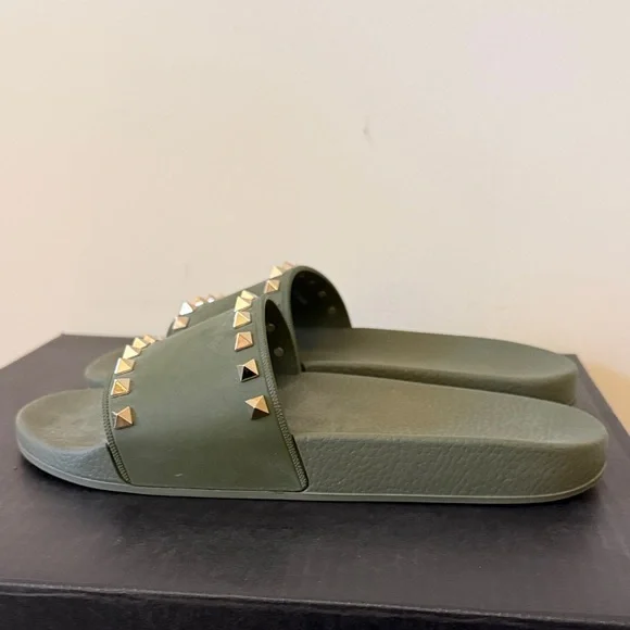 Valentino Garavani Olive Embossed Logo - Picture 4 of 4